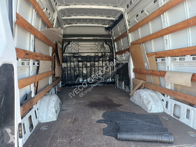 Furgoneta Iveco DAILY 35S14A8