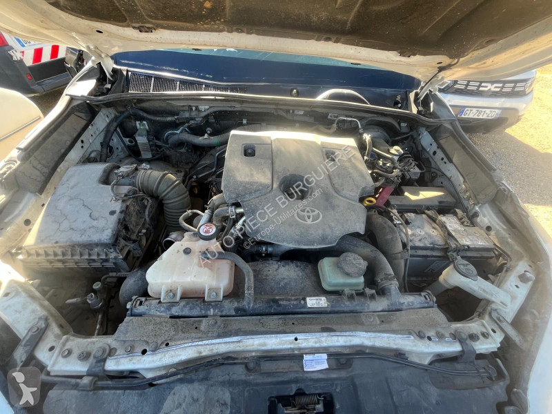 Samochód dostawczy Toyota Hilux 2.4 D-4D 150...