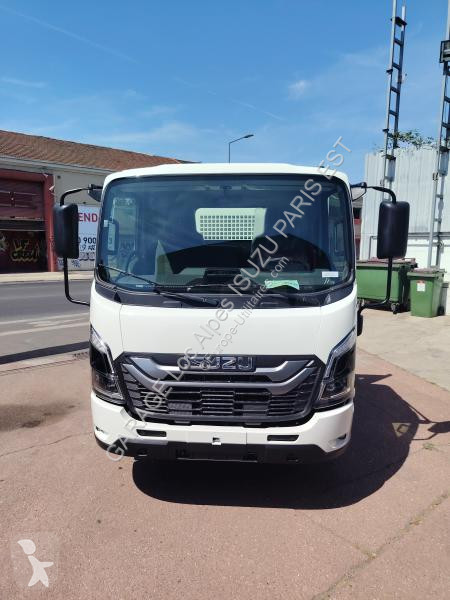 Samochód dostawczy Isuzu