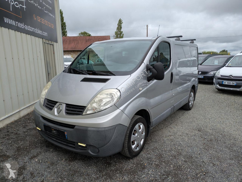 Véhicule utilitaire Renault TRAFIC II L1H1 2.0...