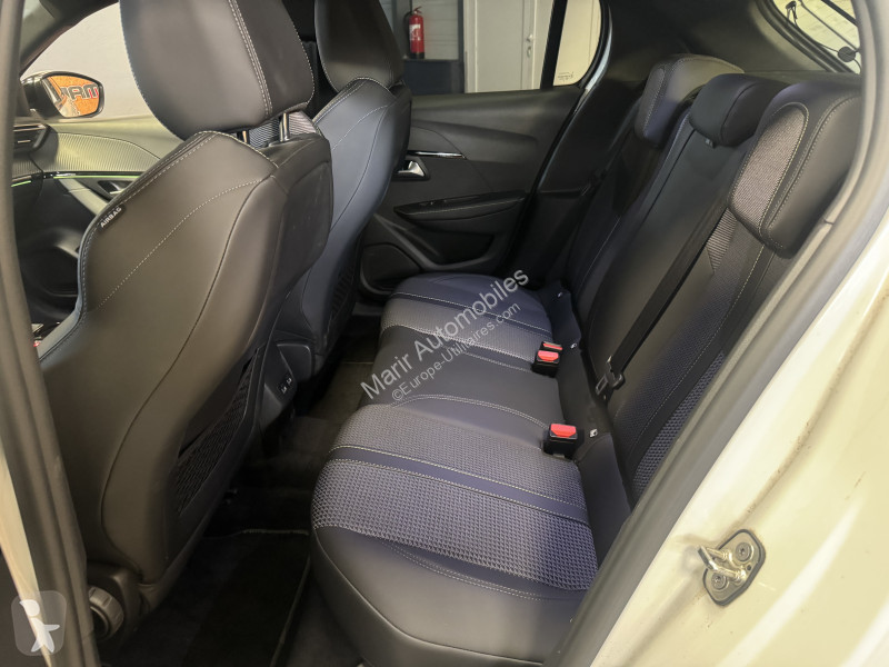 عربة نفعية Peugeot 208