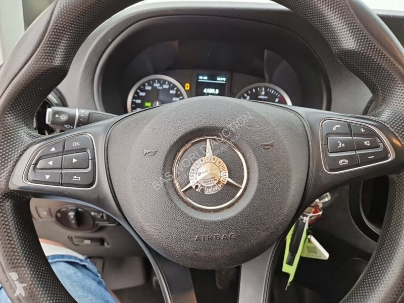 Лекотоварен автомобил Mercedes 110 CDI Lang DC...