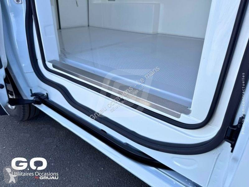 Véhicule utilitaire Nissan
