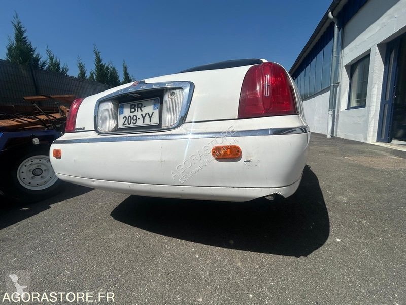 Véhicule utilitaire Lincoln Town car