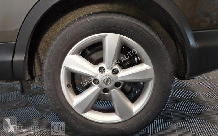 عربة نفعية Nissan