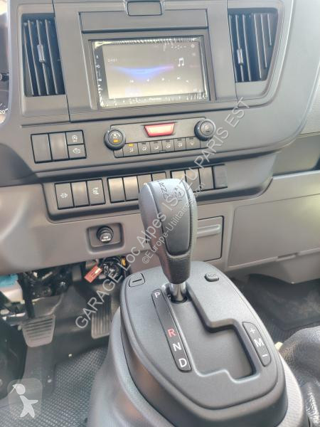 عربة نفعية Isuzu