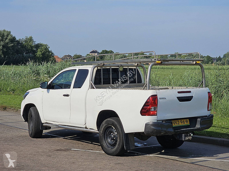 عربة نفعية Toyota 2.4 4x4 Airco NAP Pickup Hilux