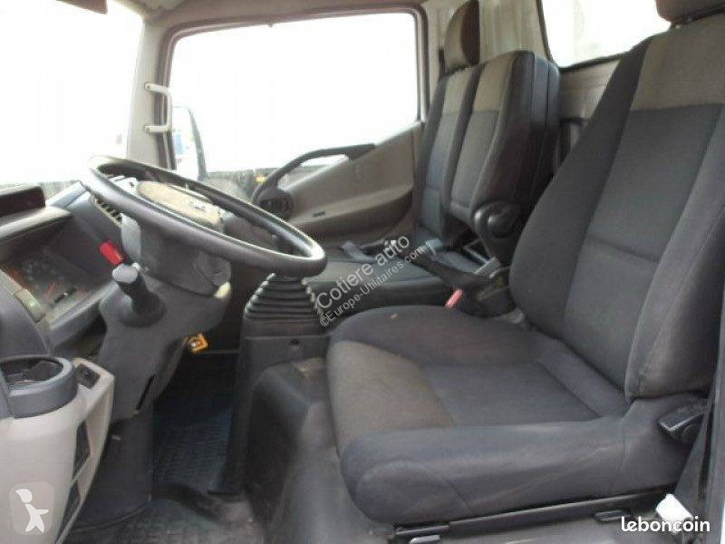 Véhicule utilitaire Nissan