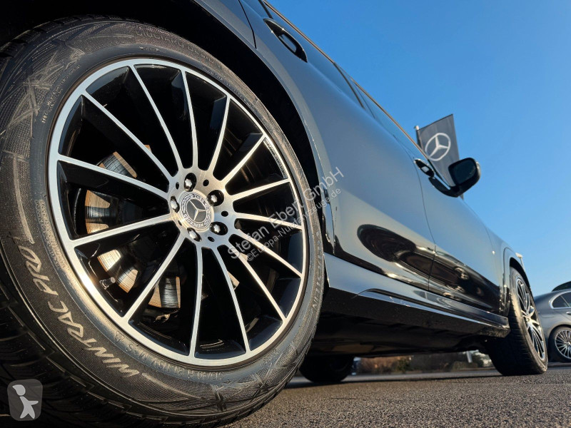 عربة نفعية Mercedes 300 d AMG...