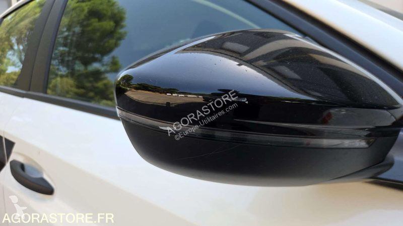 Коммерческий автомобиль Peugeot 208