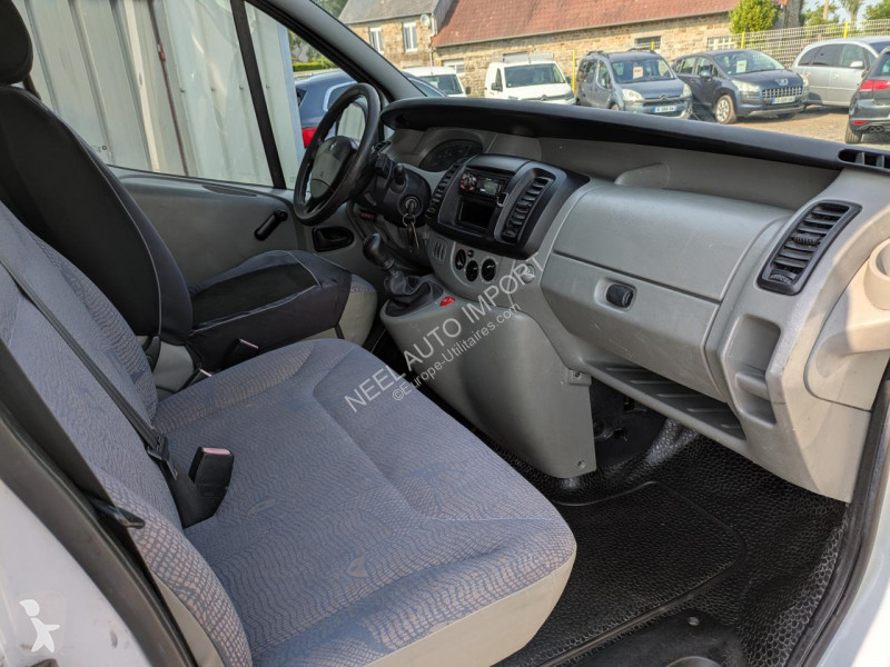 Véhicule utilitaire Renault TRAFIC II L1H1 DCI...