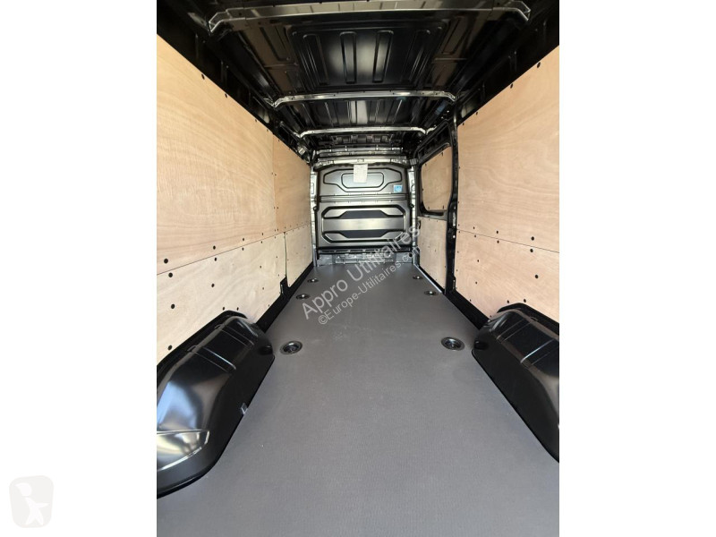 Véhicule utilitaire Nissan INTERSTAR Tekna 3.5t...