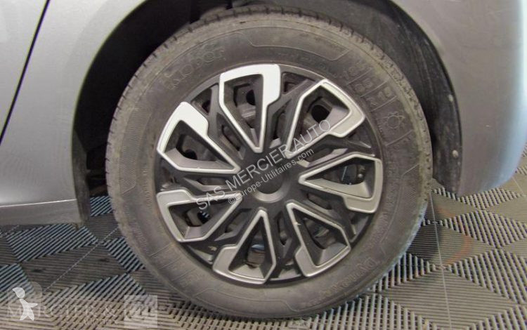 عربة نفعية Peugeot