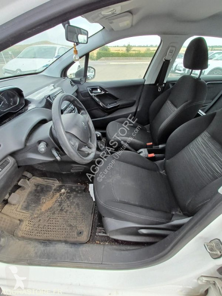 عربة نفعية Peugeot 208