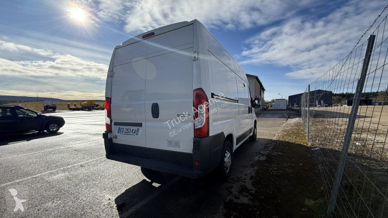 Véhicule utilitaire Peugeot