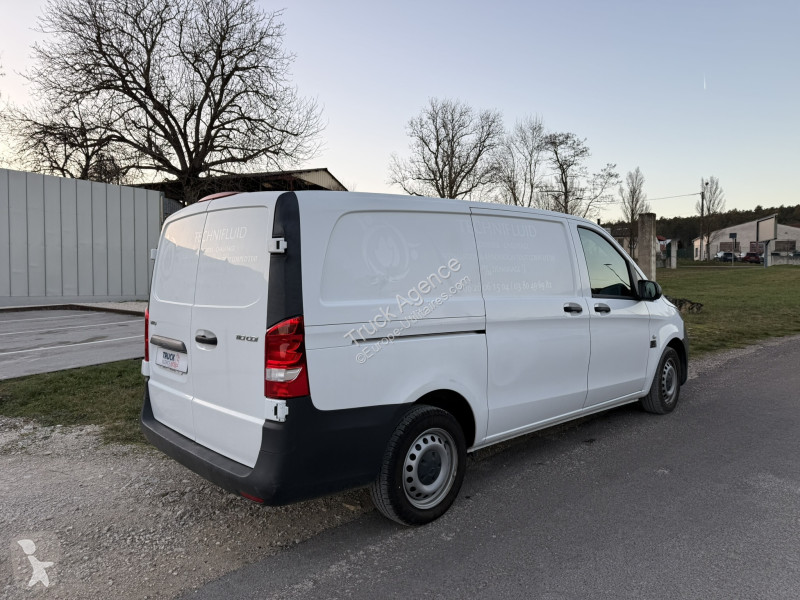 Véhicule utilitaire Mercedes  VITO