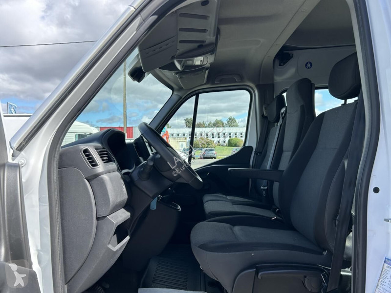 Véhicule utilitaire Renault 2.3