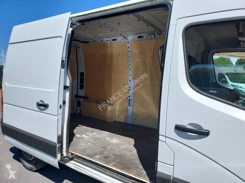 Véhicule utilitaire Renault MASTER III FG F3300...