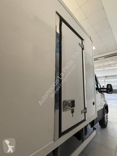 Véhicule utilitaire Iveco 70C18