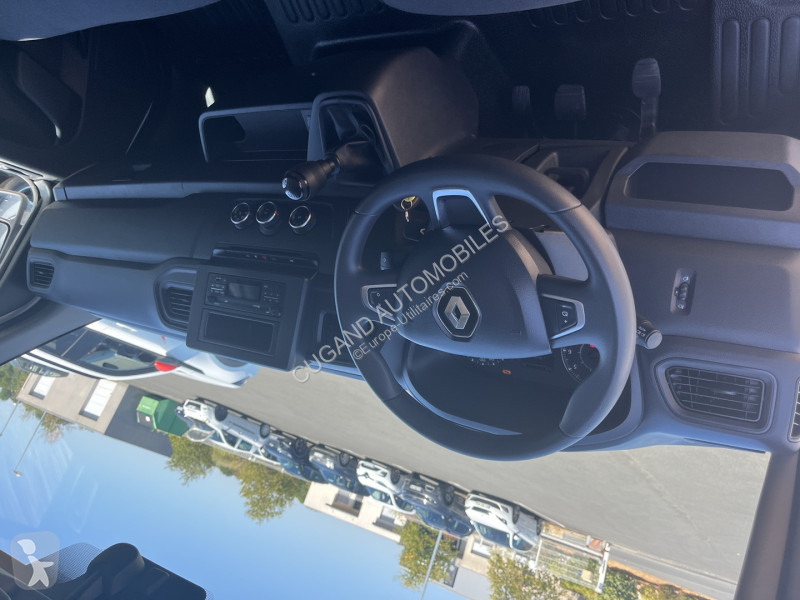 Véhicule utilitaire Renault MASTER III FG F3300...