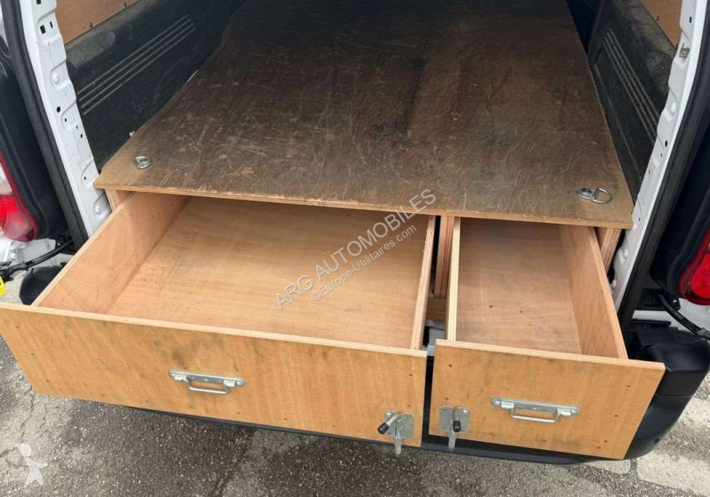 Véhicule utilitaire Peugeot