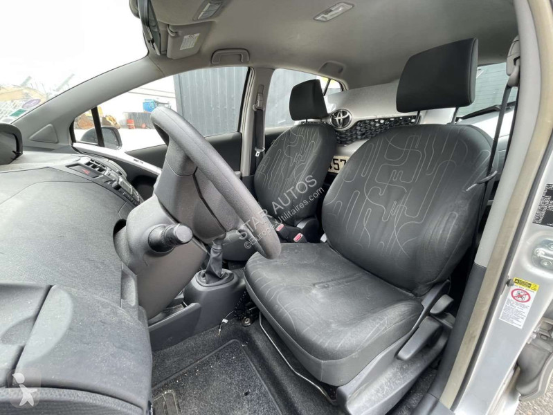 عربة نفعية Toyota