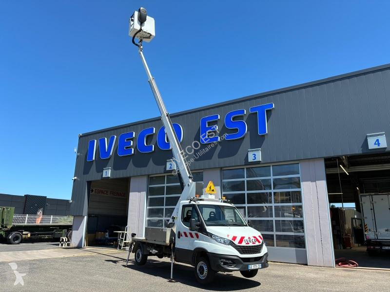 Véhicule utilitaire Iveco CCb 35S14 - NACELLE...