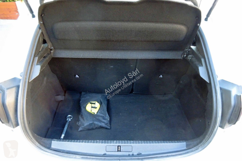 عربة نفعية Peugeot 1,5 HDI 100