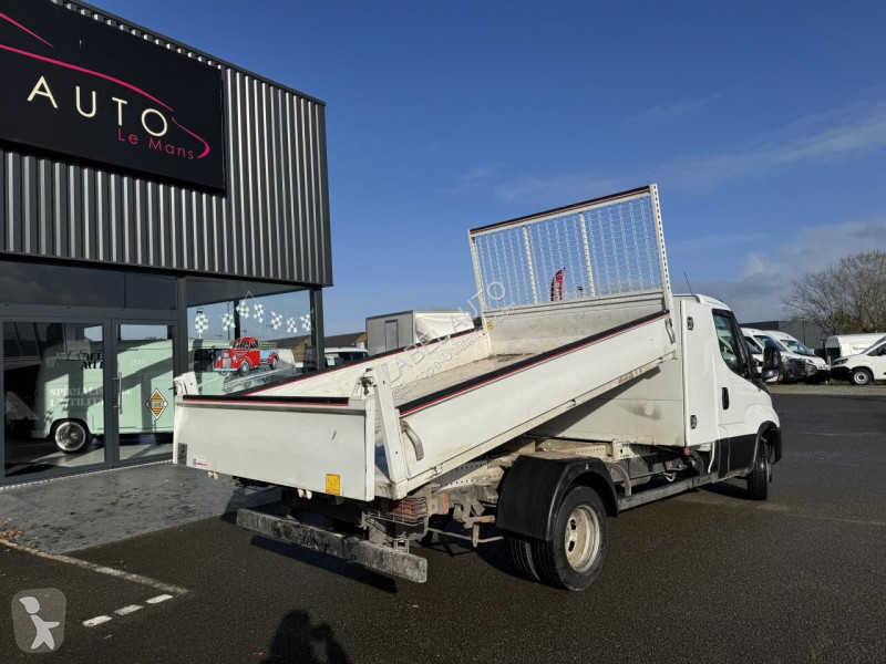 Véhicule utilitaire Iveco 35c16