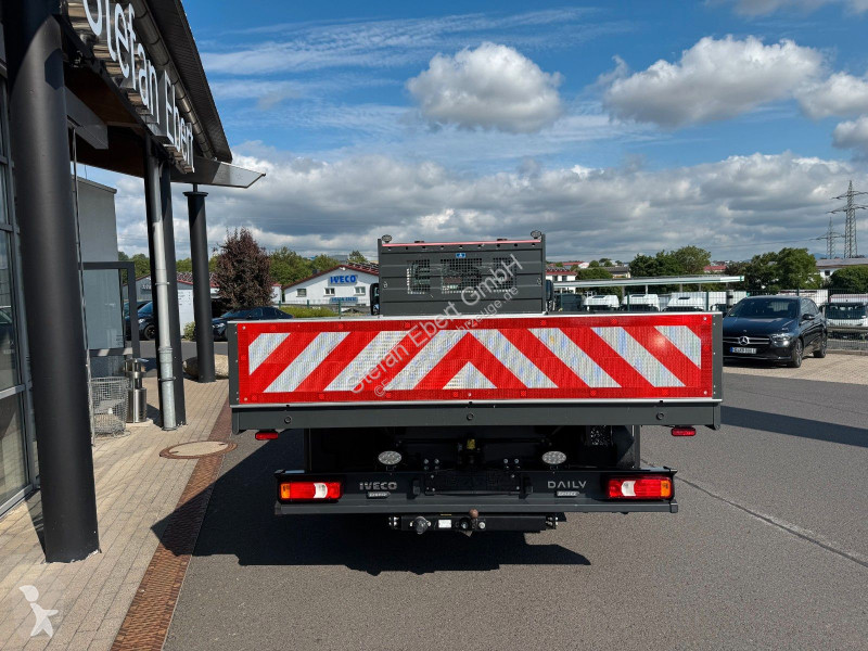 Véhicule utilitaire Iveco 70C18 HA8 3.0L A8...