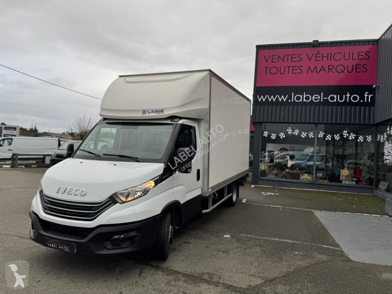 Véhicule utilitaire Iveco 35c16