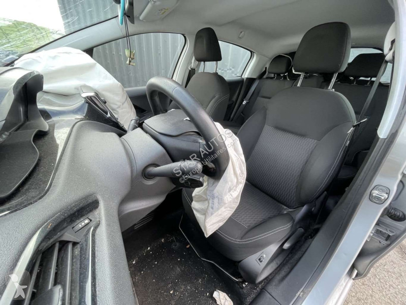 عربة نفعية Peugeot