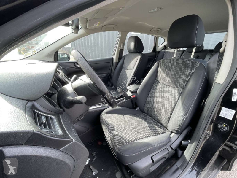عربة نفعية Nissan