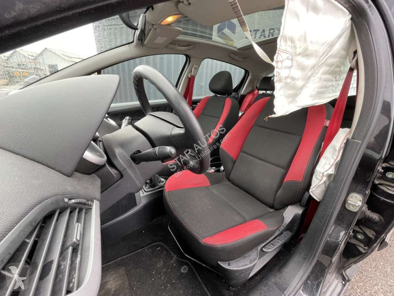 عربة نفعية Peugeot