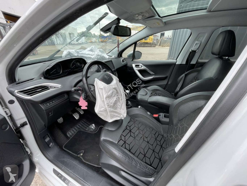 عربة نفعية Peugeot