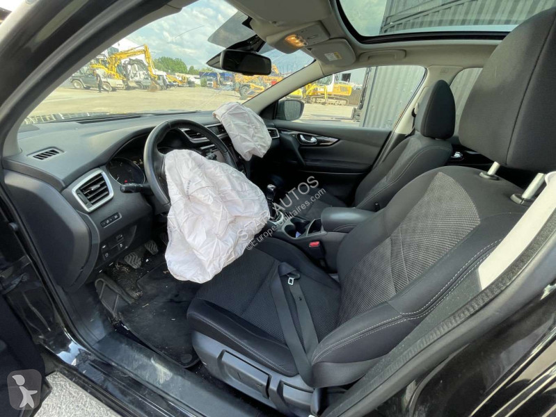 عربة نفعية Nissan