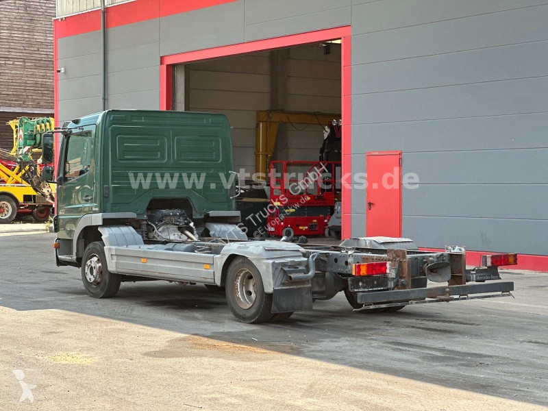 Mercedes 822 L Fahrgestell Transporter