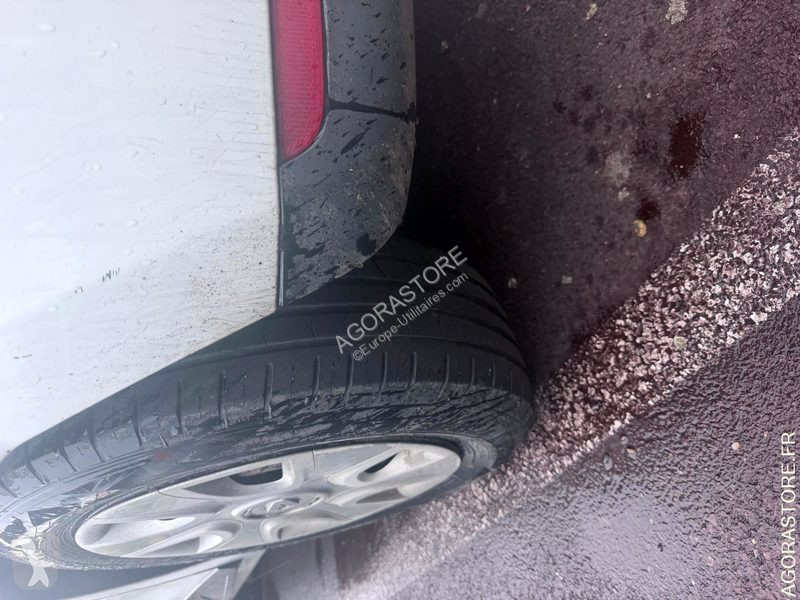 عربة نفعية Renault CLIO