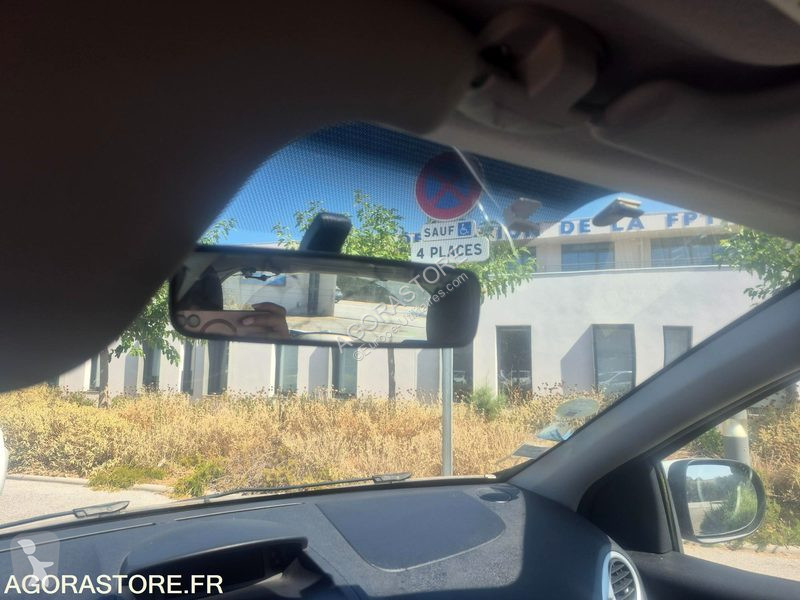 عربة نفعية Renault CLIO