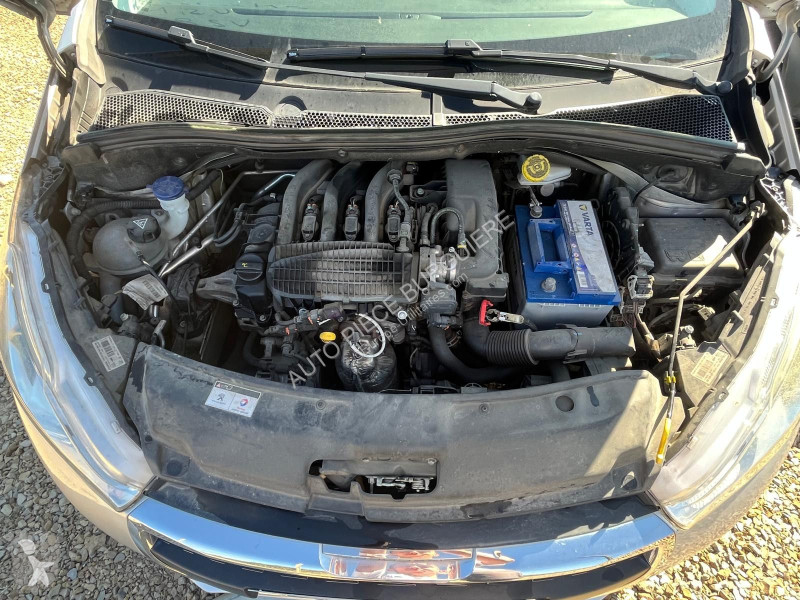 عربة نفعية Peugeot 1.2i PureTech 82 / DV477