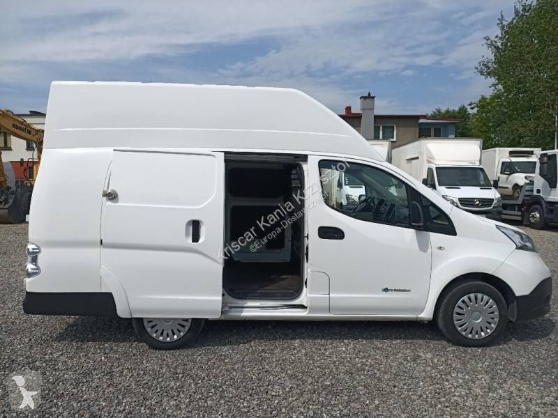 Véhicule utilitaire Nissan