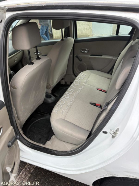 عربة نفعية Renault CLIO