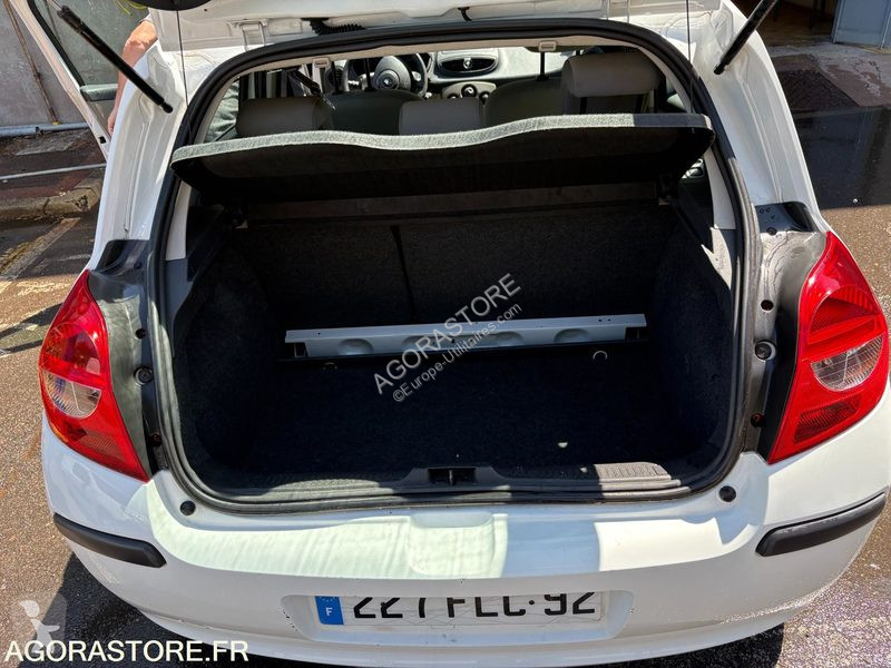 عربة نفعية Renault CLIO