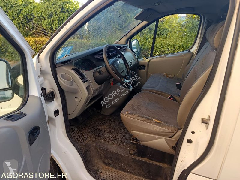 Véhicule utilitaire Renault TRAFIC