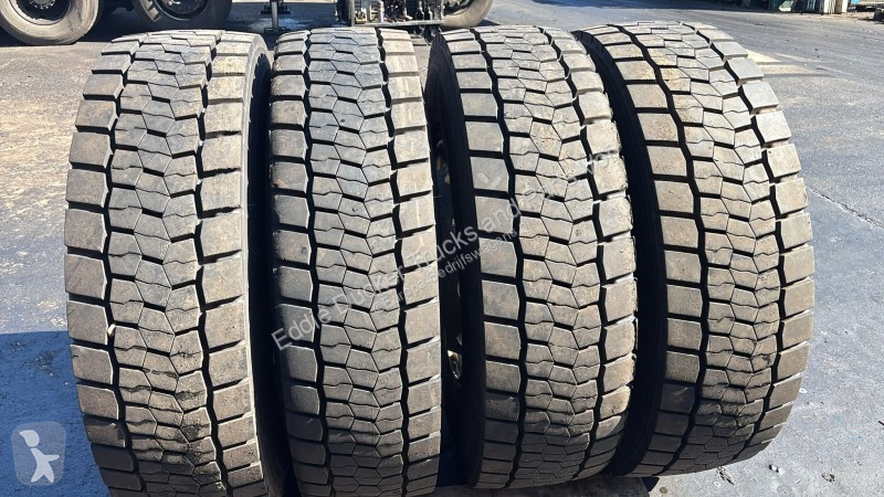 Véhicule utilitaire Bridgestone 315/80R22.5 SET...