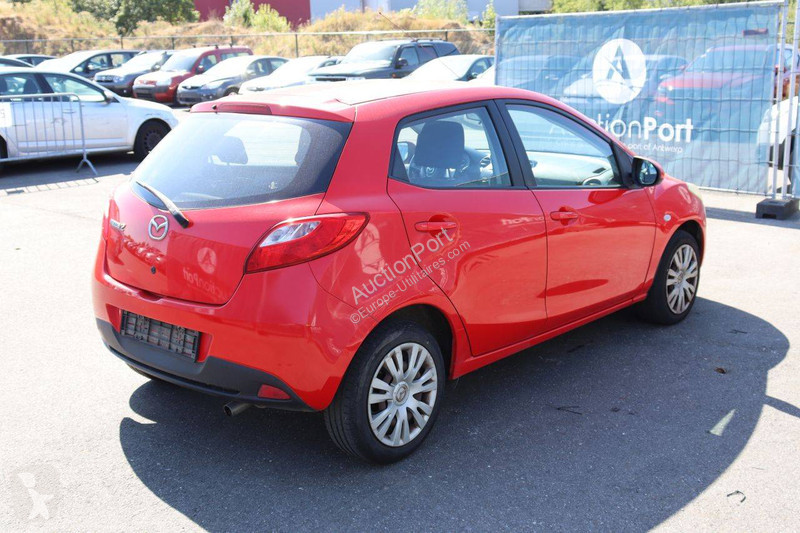 Samochód dostawczy Mazda  2