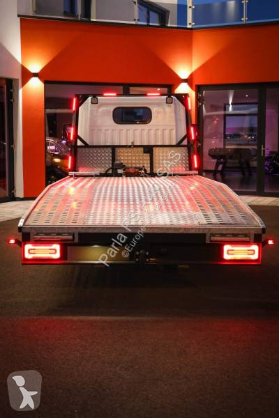 Véhicule utilitaire Nissan
