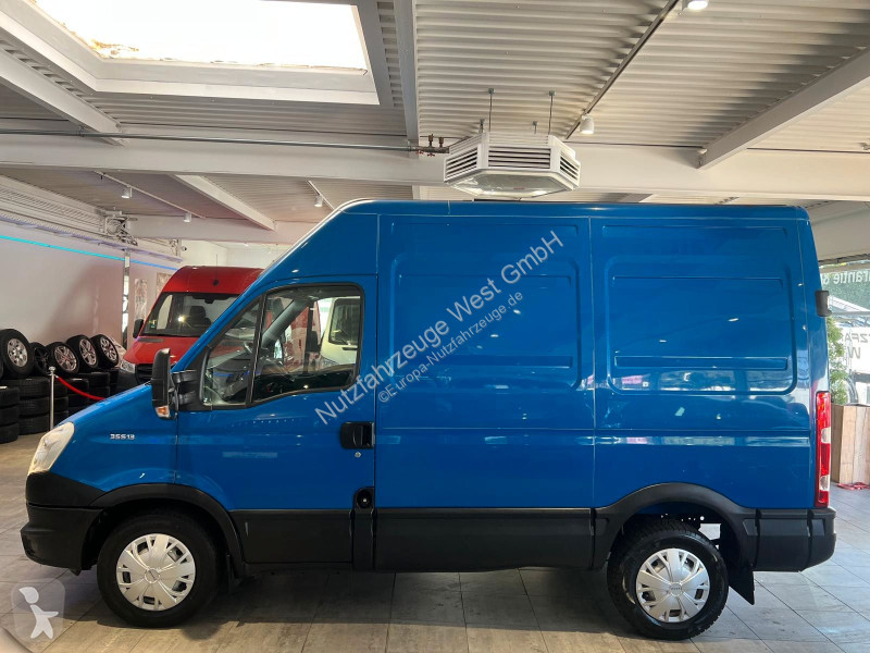 Véhicule utilitaire Iveco 35s13...