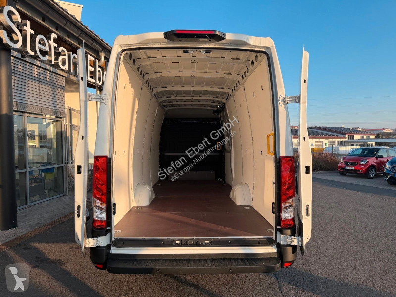 عربة نفعية Iveco 35S18 HA8...