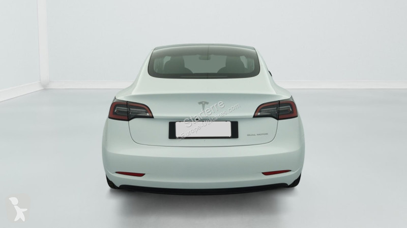 Véhicule utilitaire Tesla  MODEL 3